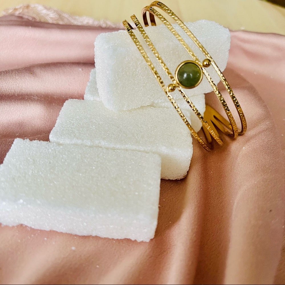 Beautiful 🤩 cuff - Picture 2 of 2